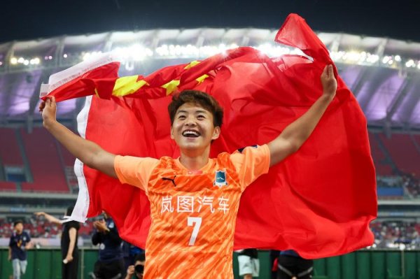 弘盛配资 足球报：国内三冠+亚冠冠军，武汉女足成亚洲女足全满贯球队