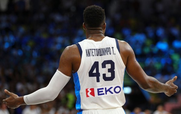 优配货主 字母哥哥: 把欧锦赛当作回归NBA的热身阶段 这是上帝的恩赐