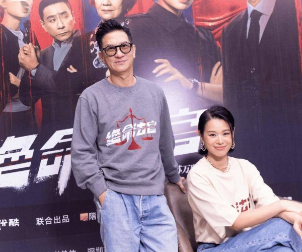 国客信配 胡杏儿主演剧香港开播！直言比韩版和美版更好看！谢天华演黑帮话事人