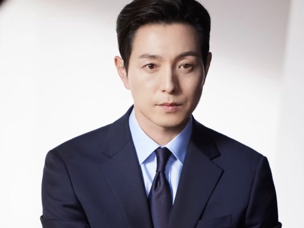 民银证券 《黑暗荣耀》郑成日突官宣离婚！前一天还晒一家三口甜照，九年婚姻体面收尾